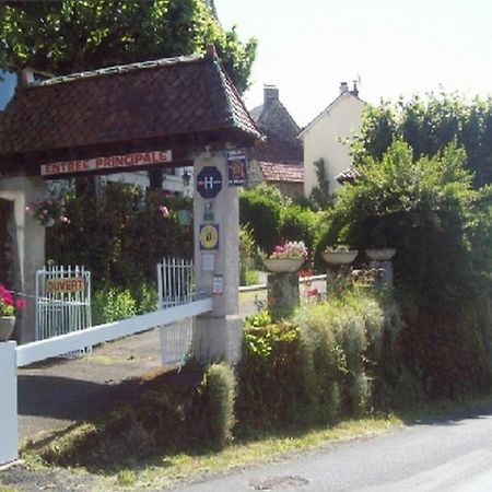 Logis Hotel Les Tilleuls Saint-Cirgues-de-Jordanne Εξωτερικό φωτογραφία