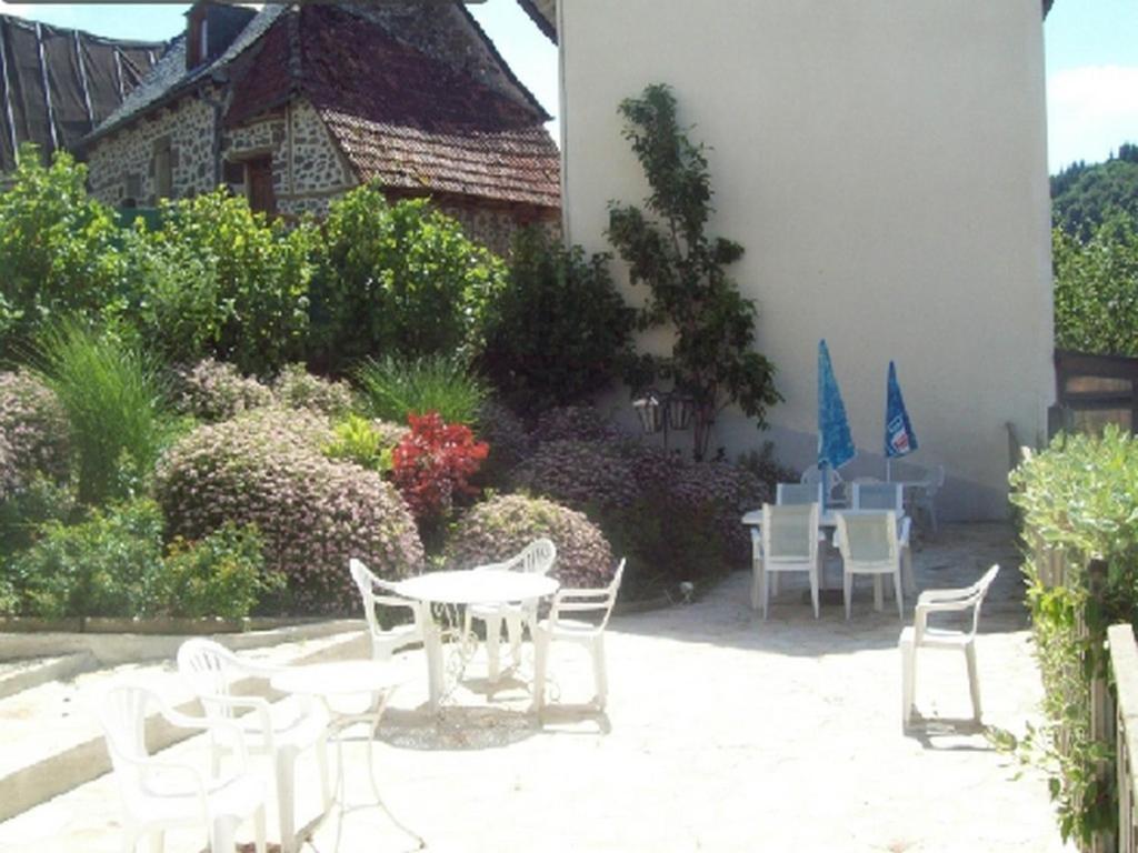 Logis Hotel Les Tilleuls Saint-Cirgues-de-Jordanne Εξωτερικό φωτογραφία