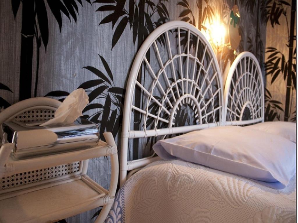 Logis Hotel Les Tilleuls Saint-Cirgues-de-Jordanne Δωμάτιο φωτογραφία