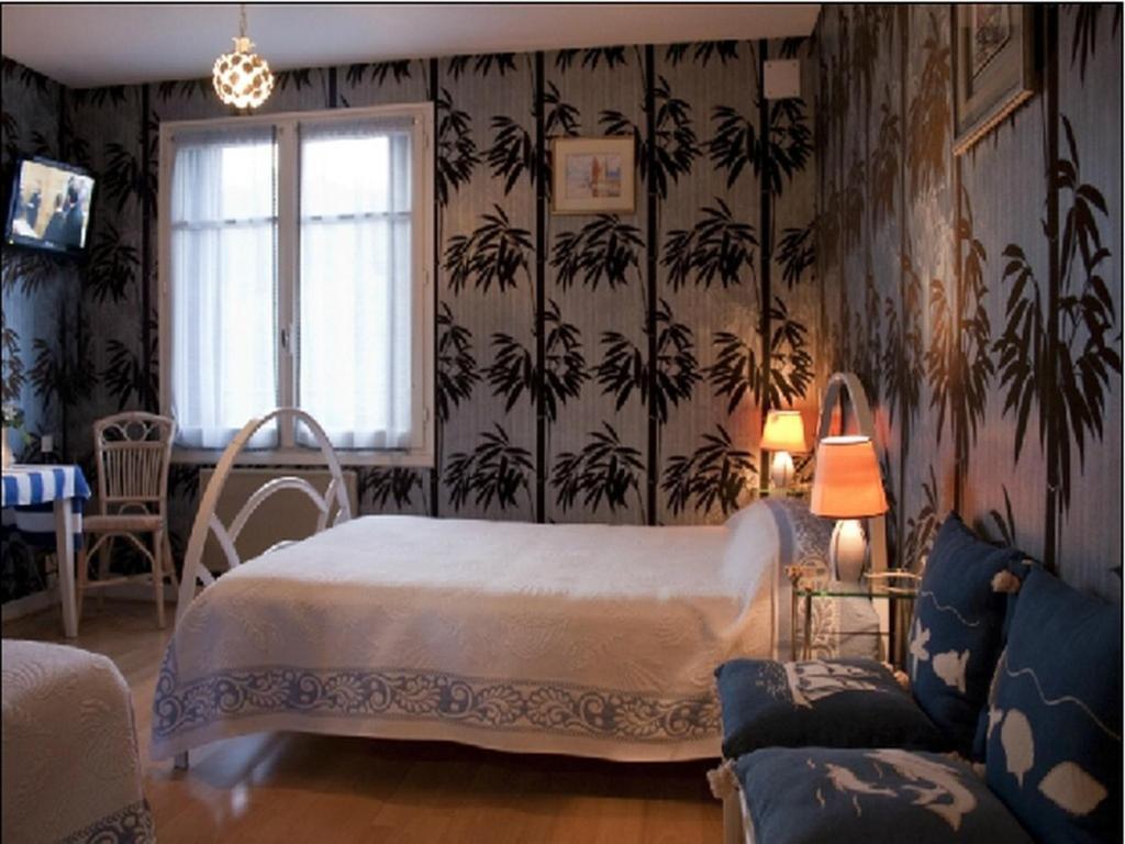 Logis Hotel Les Tilleuls Saint-Cirgues-de-Jordanne Δωμάτιο φωτογραφία