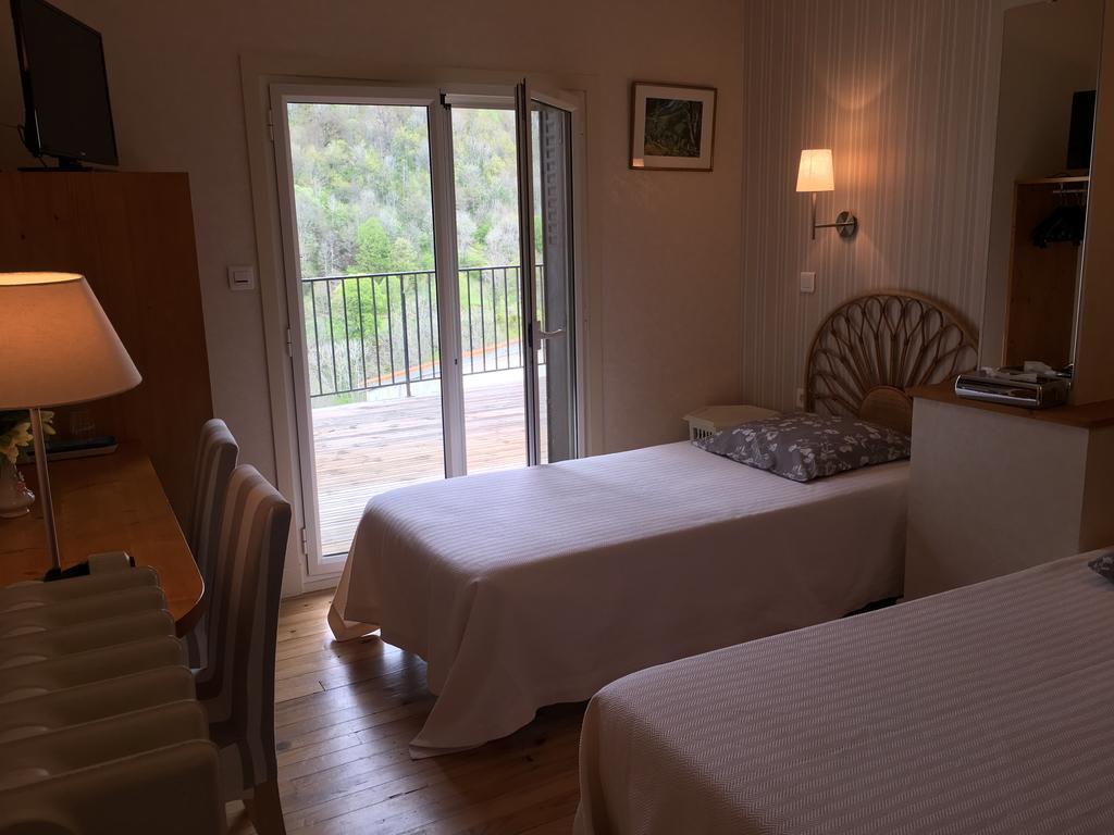 Logis Hotel Les Tilleuls Saint-Cirgues-de-Jordanne Εξωτερικό φωτογραφία