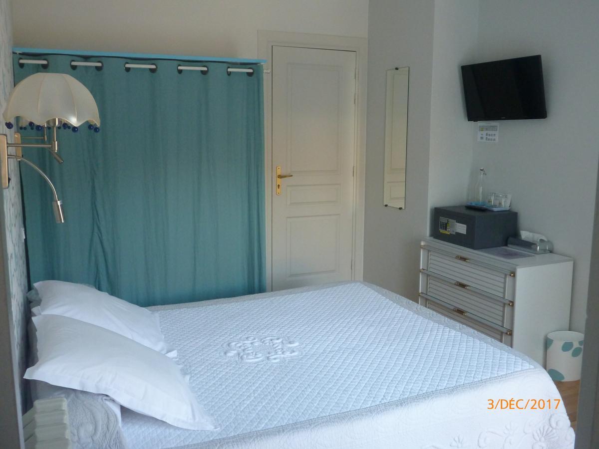 Logis Hotel Les Tilleuls Saint-Cirgues-de-Jordanne Δωμάτιο φωτογραφία
