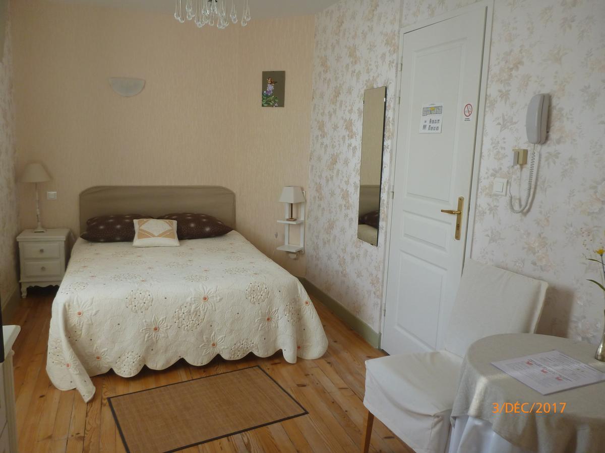 Logis Hotel Les Tilleuls Saint-Cirgues-de-Jordanne Εξωτερικό φωτογραφία