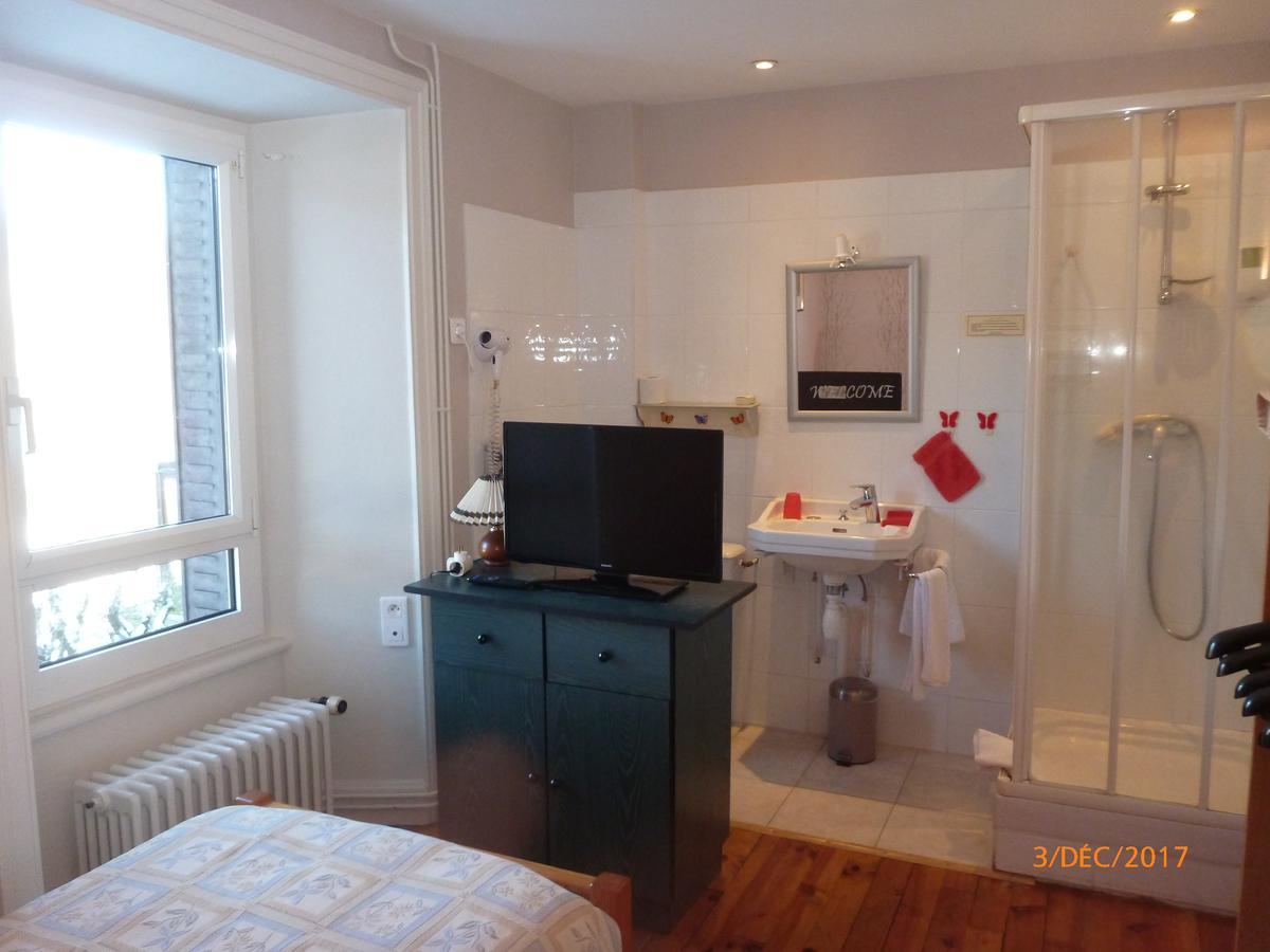 Logis Hotel Les Tilleuls Saint-Cirgues-de-Jordanne Εξωτερικό φωτογραφία